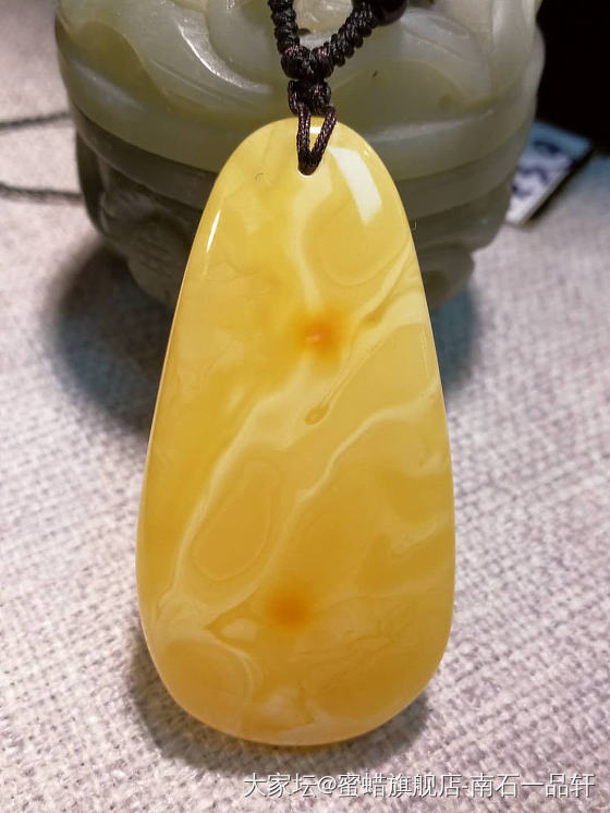 好漂亮的蜜蜡水滴，有人觉得美吗？_挂件蜜蜡