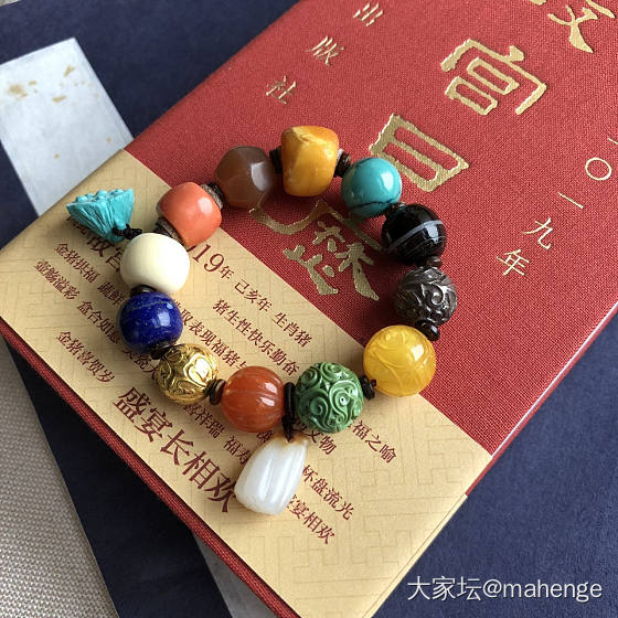 回首掏出很久不戴的多宝_琥珀蜜蜡多宝玉石