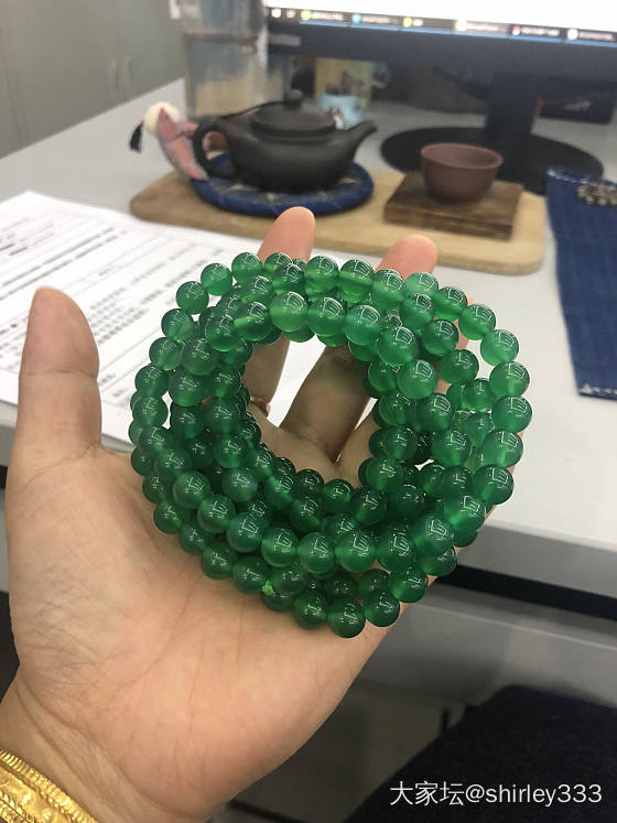 晒晒我的小银镯，晒晒我点赞的的玛瑙珠子。和今天新入的老白花蜜隔片珠。_手镯银