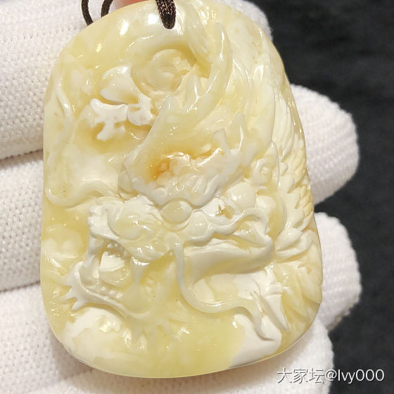 白蜜龙雕件_挂件琥珀蜜蜡