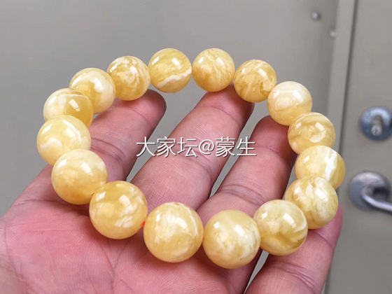 年底大甩卖🎺
纯天然俄料白花蜜妖花手串，
13mm，22.58克，
颗颗精选，蜡..._琥珀蜜蜡