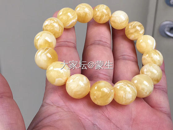 年底大甩卖🎺
纯天然俄料白花蜜妖花手串，
13mm，22.58克，
颗颗精选，蜡..._琥珀蜜蜡