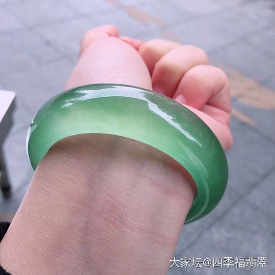 晴底高光感_手镯翡翠