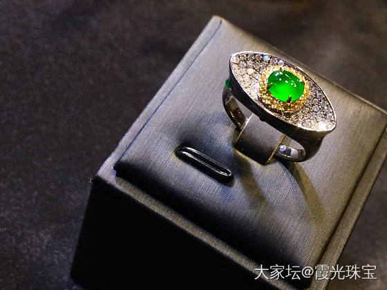 新的一年 好好工作 努力赚钱 好好健身_翡翠