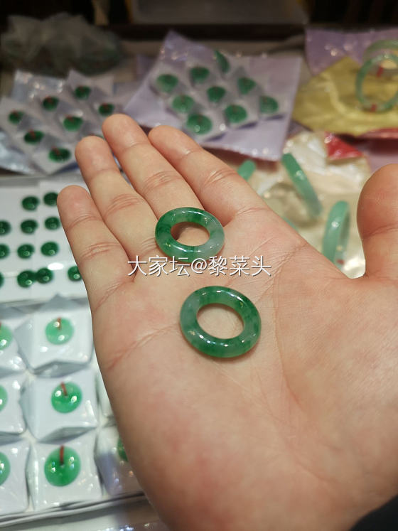 四会淘货翡翠之行一
价格目前还是不便宜，只能买点合适的，贵的就只有问问了。
这里..._商户