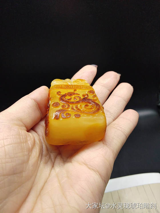 刚雕刻好，仿古龙凤佩……俏皮的感觉如来？_雕刻琥珀蜜蜡