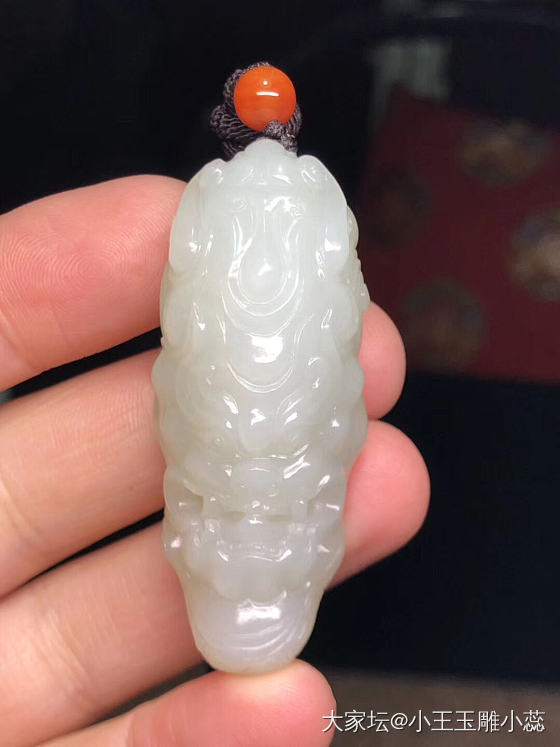 新疆和田玉籽料，洒金皮高青白籽兽面，精雕细琢，满皮细腻，油性一流，37克！_挂件和田玉