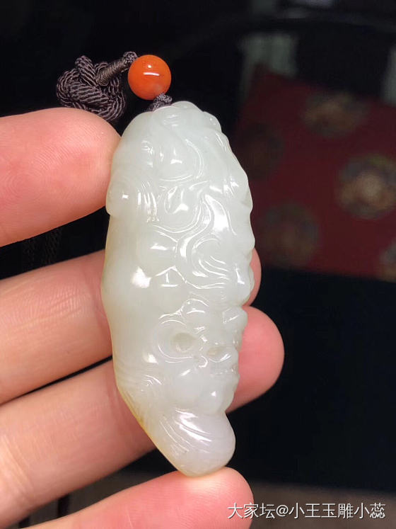 新疆和田玉籽料，洒金皮高青白籽兽面，精雕细琢，满皮细腻，油性一流，37克！_挂件和田玉