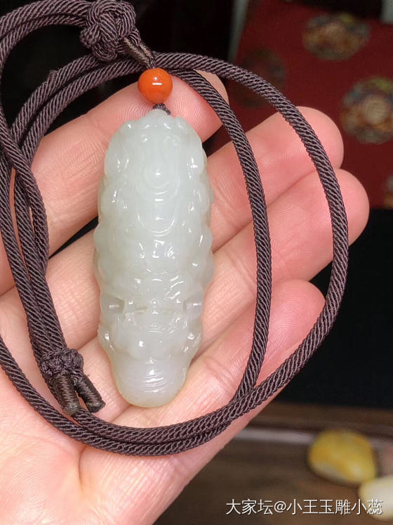 新疆和田玉籽料，洒金皮高青白籽兽面，精雕细琢，满皮细腻，油性一流，37克！_挂件和田玉