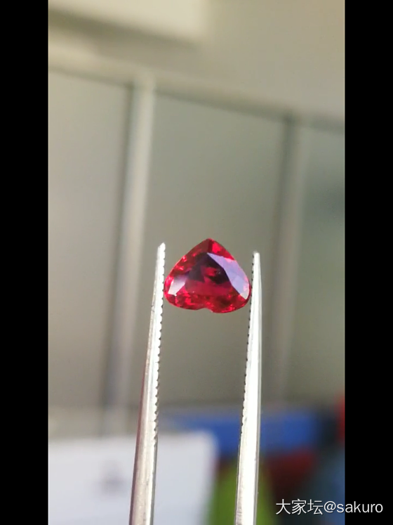 麻烦大家帮忙看看这两颗红宝石，谢谢！_红宝石