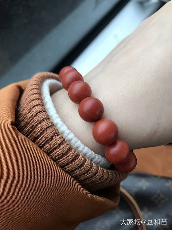 保山会越戴越多裂么？_珠串南红
