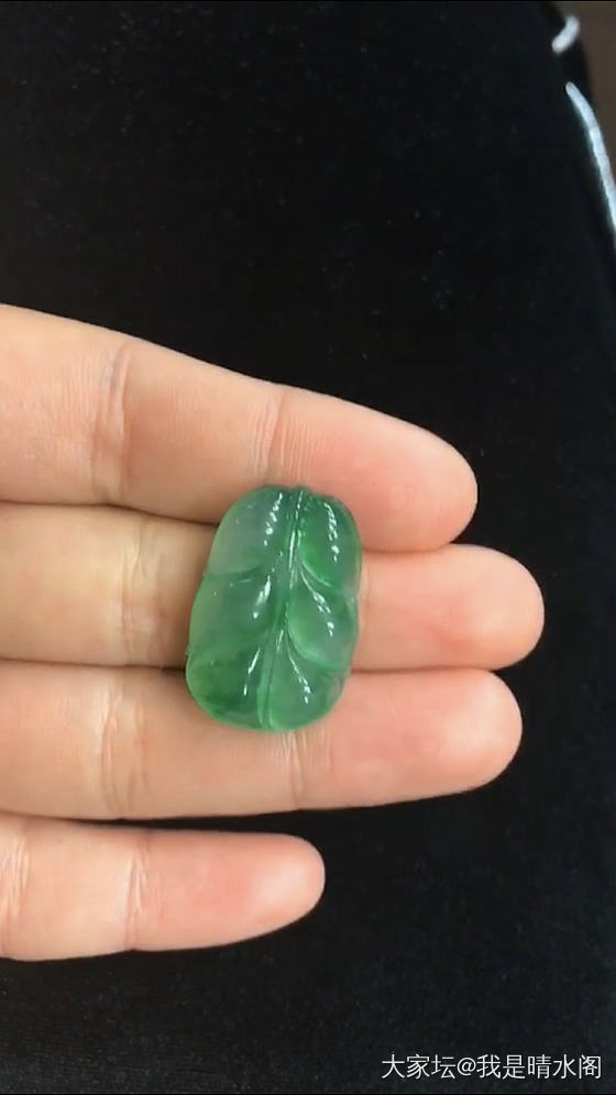 年末去市场转了一周，没啥新货，逛的人也少，目前部分档口已关门回家了过年了，价格方..._手镯挂件翡翠