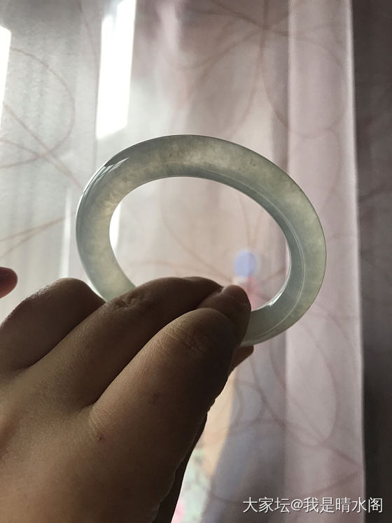 年末去市场转了一周，没啥新货，逛的人也少，目前部分档口已关门回家了过年了，价格方..._手镯挂件翡翠