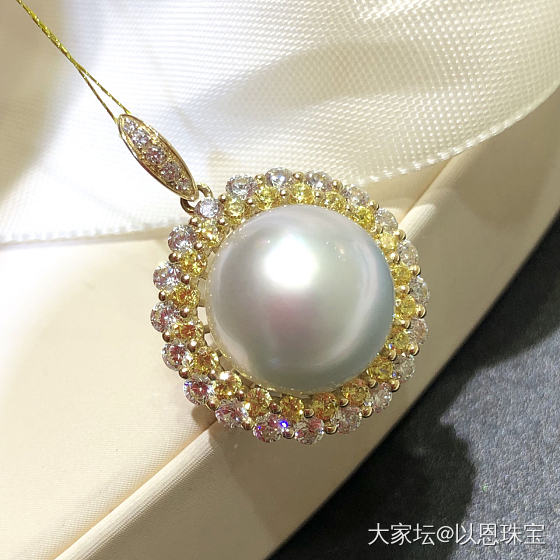 冷光气质澳白吊坠_有机宝石