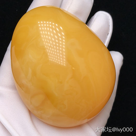 68.66克！精品鸡油黄蜜蜡大吊坠！颜色完美、蜡质超级浓郁饱满、像极了一枚大蛋黄..._琥珀蜜蜡