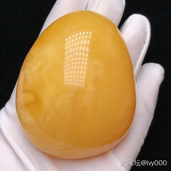 68.66克！精品鸡油黄蜜蜡大吊坠！颜色完美、蜡质超级浓郁饱满、像极了一枚大蛋黄..._琥珀蜜蜡