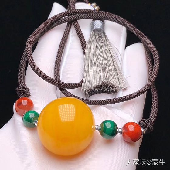 鸡油红锁骨链_琥珀蜜蜡