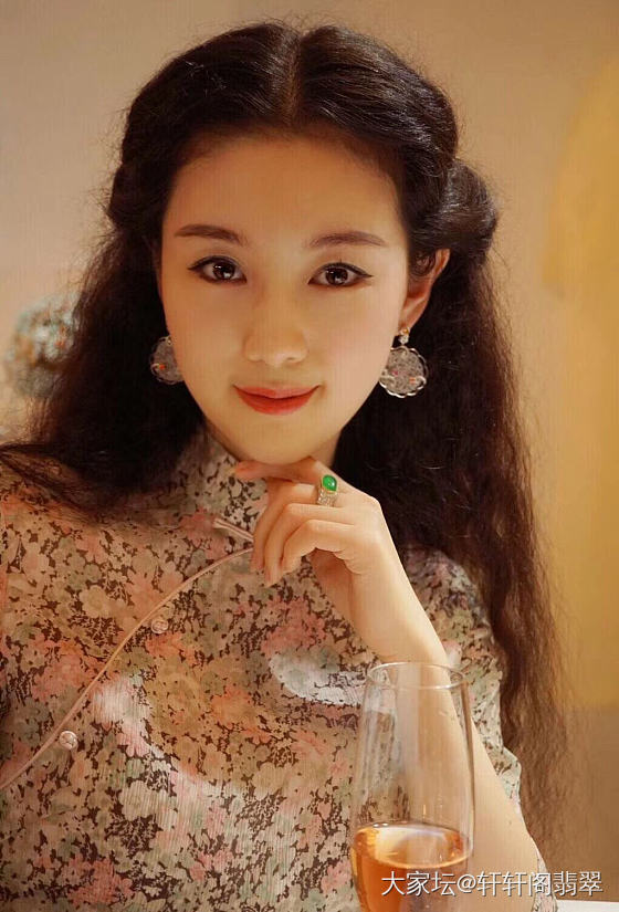 张爱玲说过：“女人一生最应该收藏的两样东西，一个是翡翠，一个是旗袍。”🌟🌟玉是大..._翡翠