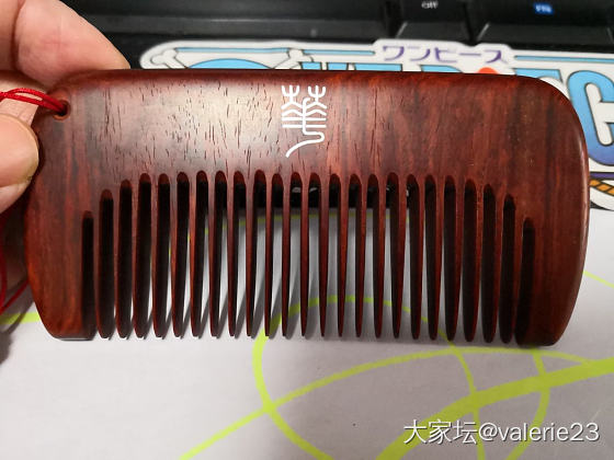 我想买一把雕花的绿檀木梳_梳子木