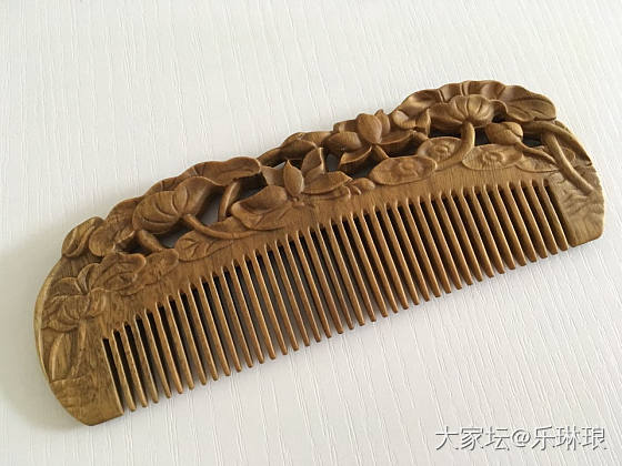 我想买一把雕花的绿檀木梳_梳子木