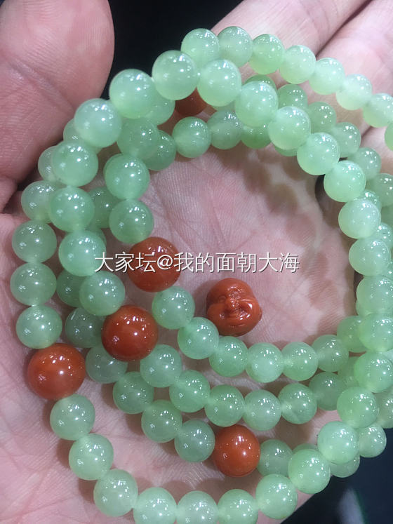 说是佛头吧可我感觉更像童子，想把南红珠子挑出来一个换成佛头，可又觉得不是很搭有点..._南红