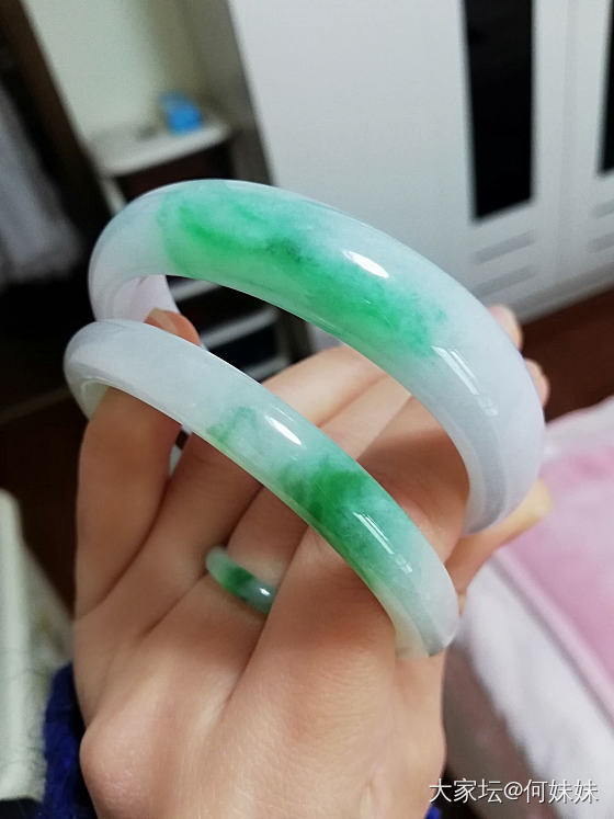 这两个怎么样，朋友们，学乖了，不懂多问，_手镯翡翠