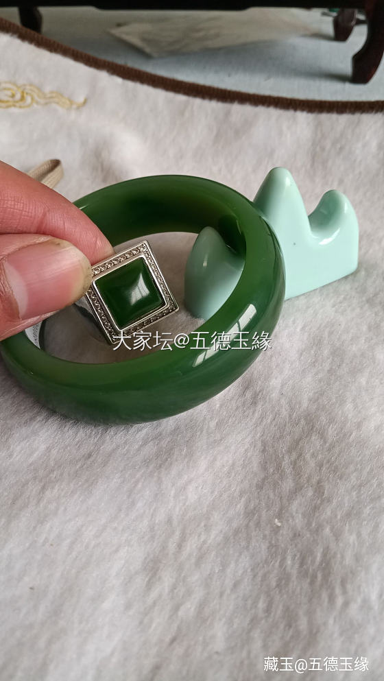确实拍照有些渣_手镯和田玉