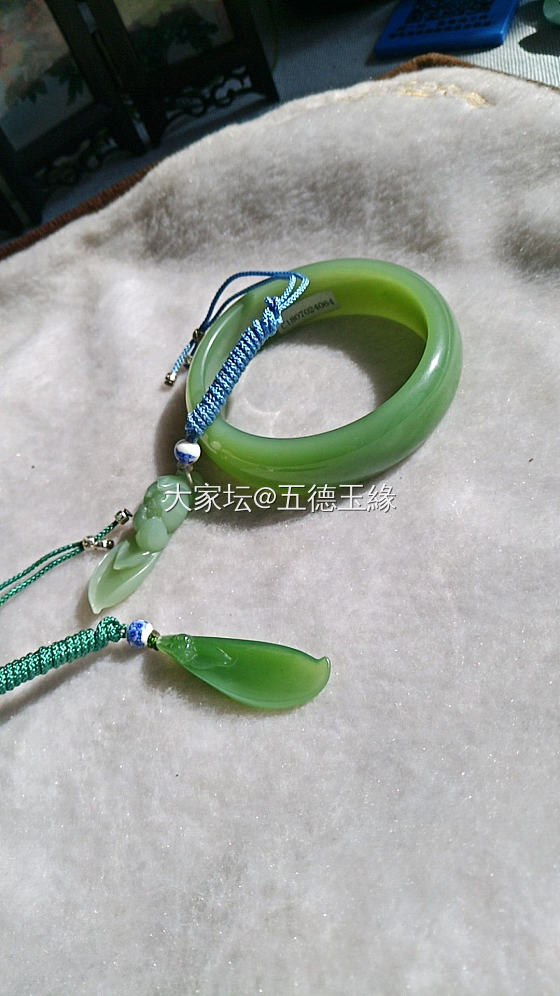 确实拍照有些渣_手镯和田玉