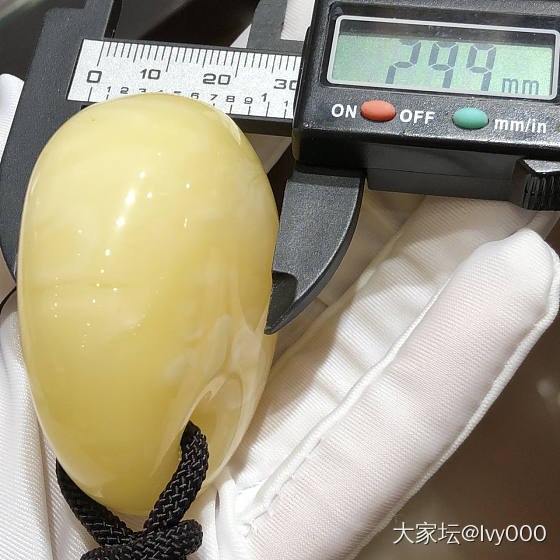 48.1克！白蜜公主扣，两面均可佩戴！轻搓香味非常浓郁！无杂裂！_琥珀蜜蜡