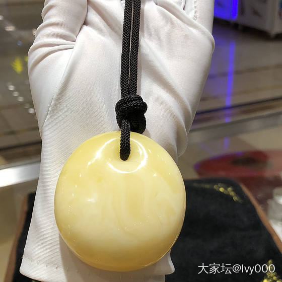48.1克！白蜜公主扣，两面均可佩戴！轻搓香味非常浓郁！无杂裂！_琥珀蜜蜡