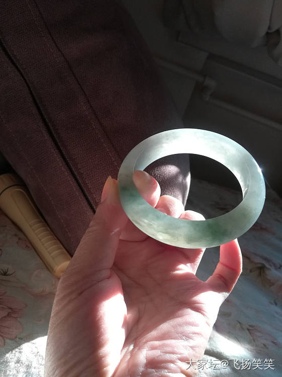 新入的翡翠手镯啥种水_手镯翡翠