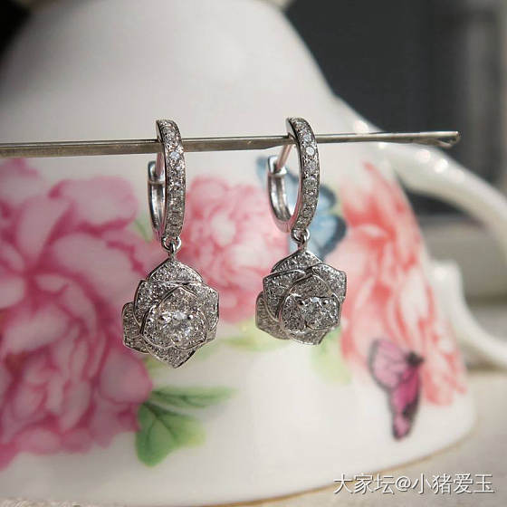 18K白金玫瑰花钻石耳坠_耳饰钻石