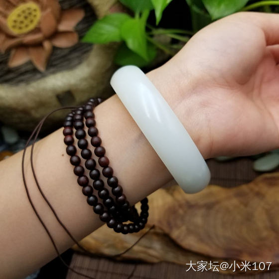 玉镯和黄金镯出嫁时，会选择哪个呢？_手镯和田玉
