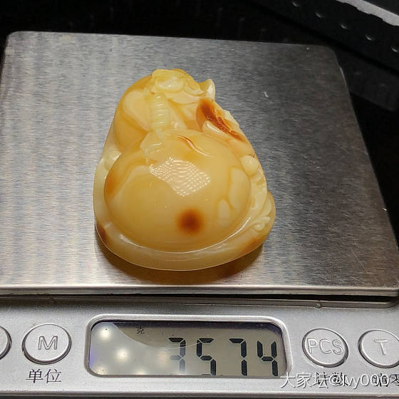 35.74克！黄白奶咖蜡葫芦吊坠！极少有的蜡质、花纹漂亮！无杂裂！上身效果超贵气..._琥珀蜜蜡