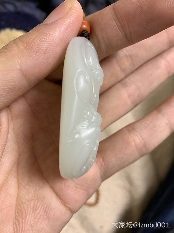 帮忙长长眼籽料_挂件和田玉