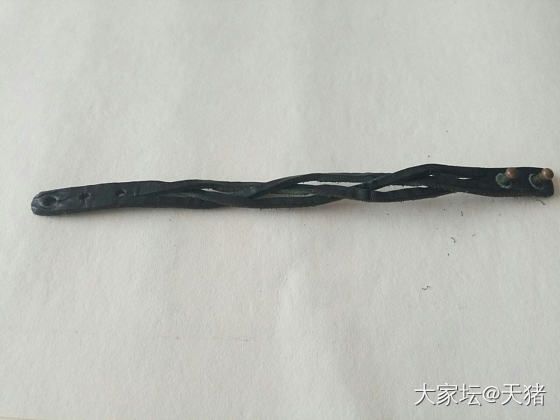 愚钝 百思不得其解

早些年玩的一条手腕皮绳，最近找出来一看，就感到很怪异，本来..._手工diy手链