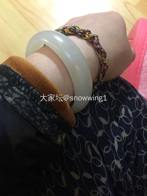 提一个小白问题：广州人，天天洗澡，洗衣服，做饭，镯子是不是养不油的？_和田玉