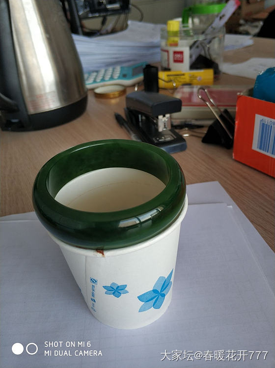 我的这个碧玉手镯，去年买的，本地商场一万二买的，是不买的贵了，谢谢大家，尽管喷_手镯和田玉