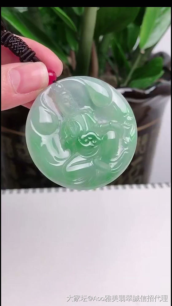 求翡翠圆牌吊坠_翡翠