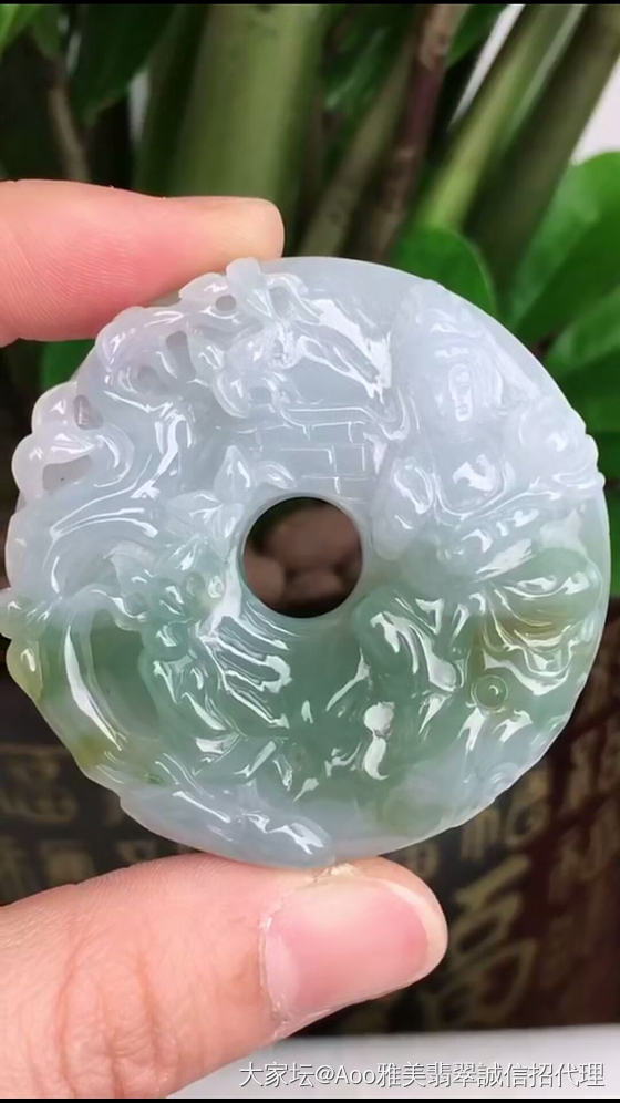 求翡翠圆牌吊坠_翡翠