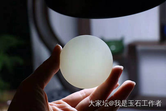 女人有时候也喜欢色_手镯和田玉