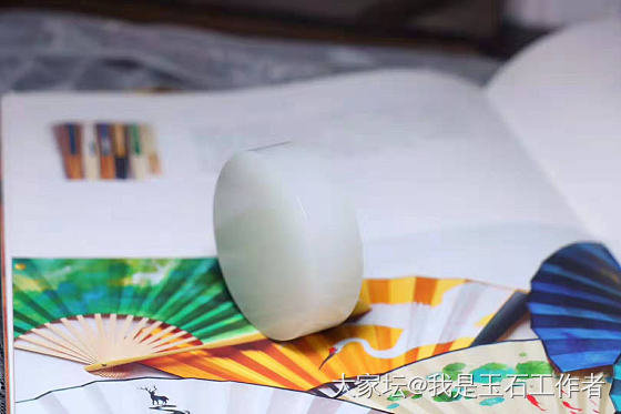 女人有时候也喜欢色_手镯和田玉