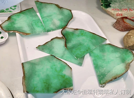 石头微切出来啦，效果可以。_翡翠
