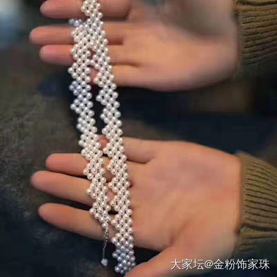 春夏主推款
淡水珍珠精心编织的蕾丝颈链
浪漫飘逸
优雅复古的同时显露个性摩登的小..._珍珠