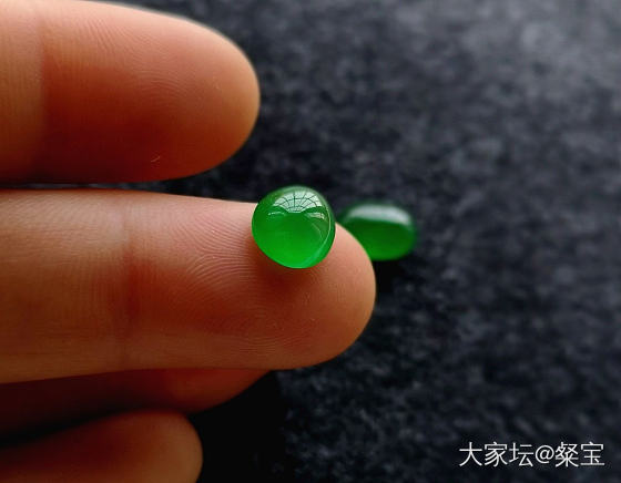 色差一分，价差十分_蛋面翡翠