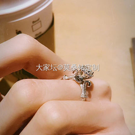 关于设计到出图 我们是认真滴.🤓妞儿的一款戒指.
猴猴看_设计
