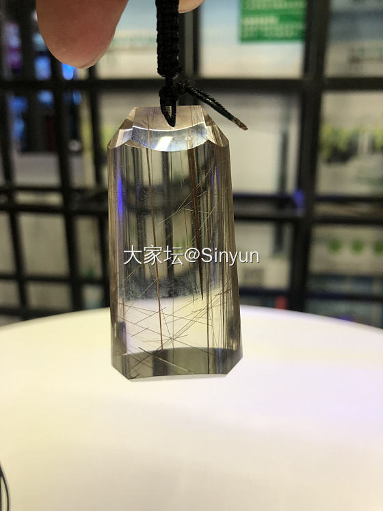 新入手的发晶，小几千，分辨不出来是哪种发晶，感觉像银发晶，又不太确定，大概48...._吊坠发晶