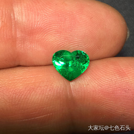 心形木佐极微油 晶体非常干净_刻面宝石祖母绿