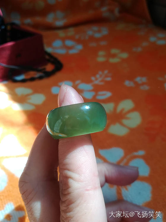 美艳的碧玉圈戒_戒指和田玉