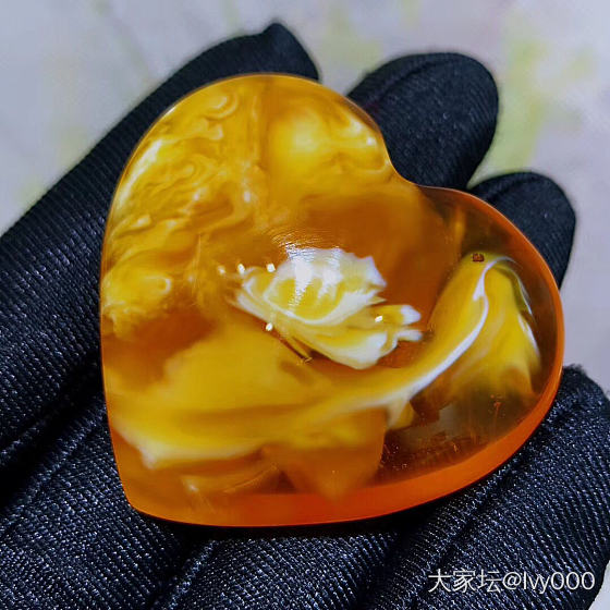 16.15克！妖孽心型吊坠，可镶嵌，花纹超漂亮，内部有植物包裹，佩戴不影响，尺寸..._琥珀蜜蜡